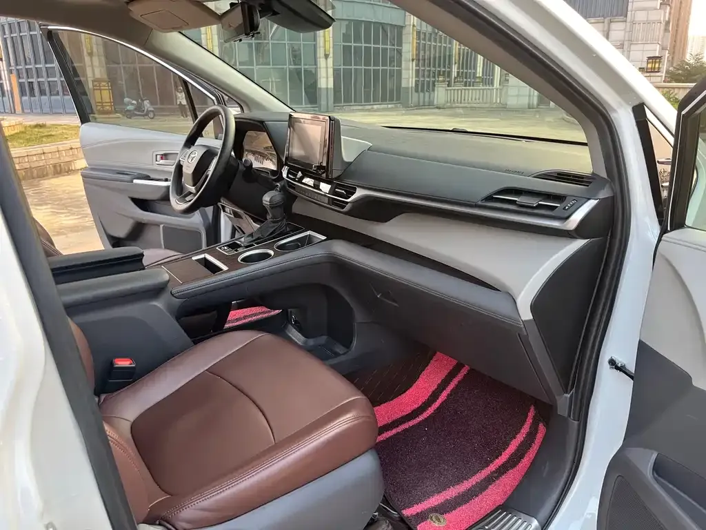 Toyota Sienna 2022 из CN, фото 4
