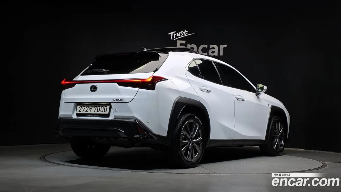 Lexus UX — фото 2