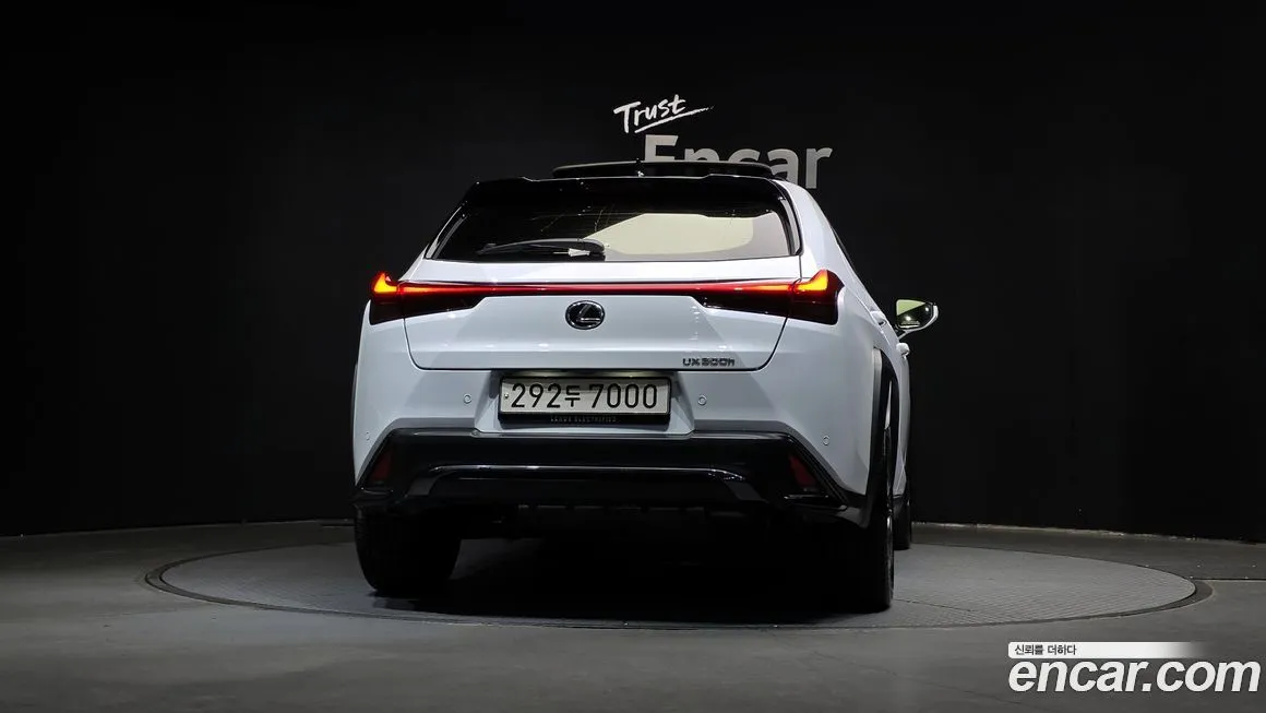 Lexus UX — фото 3