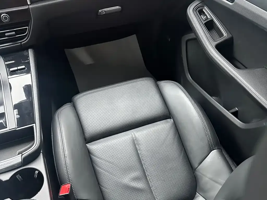 Porsche Macan 2021 из CN, фото 8
