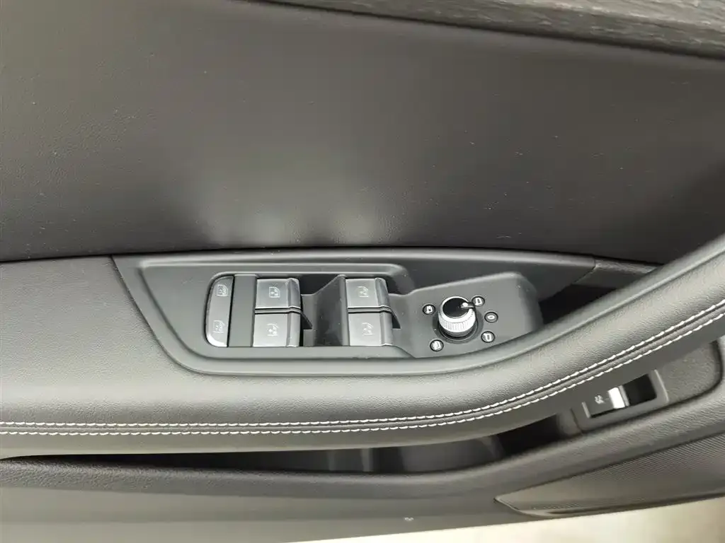 Audi A4L 2024 из CN, фото 2
