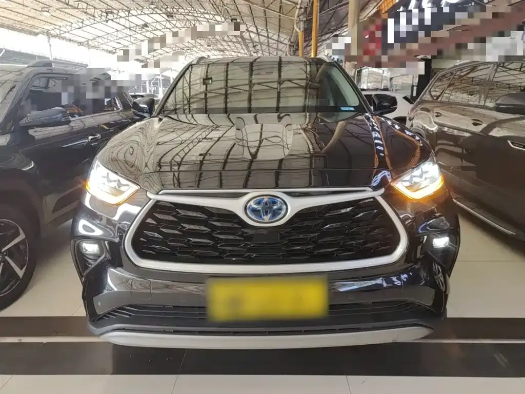 Toyota Highlander — фото 10