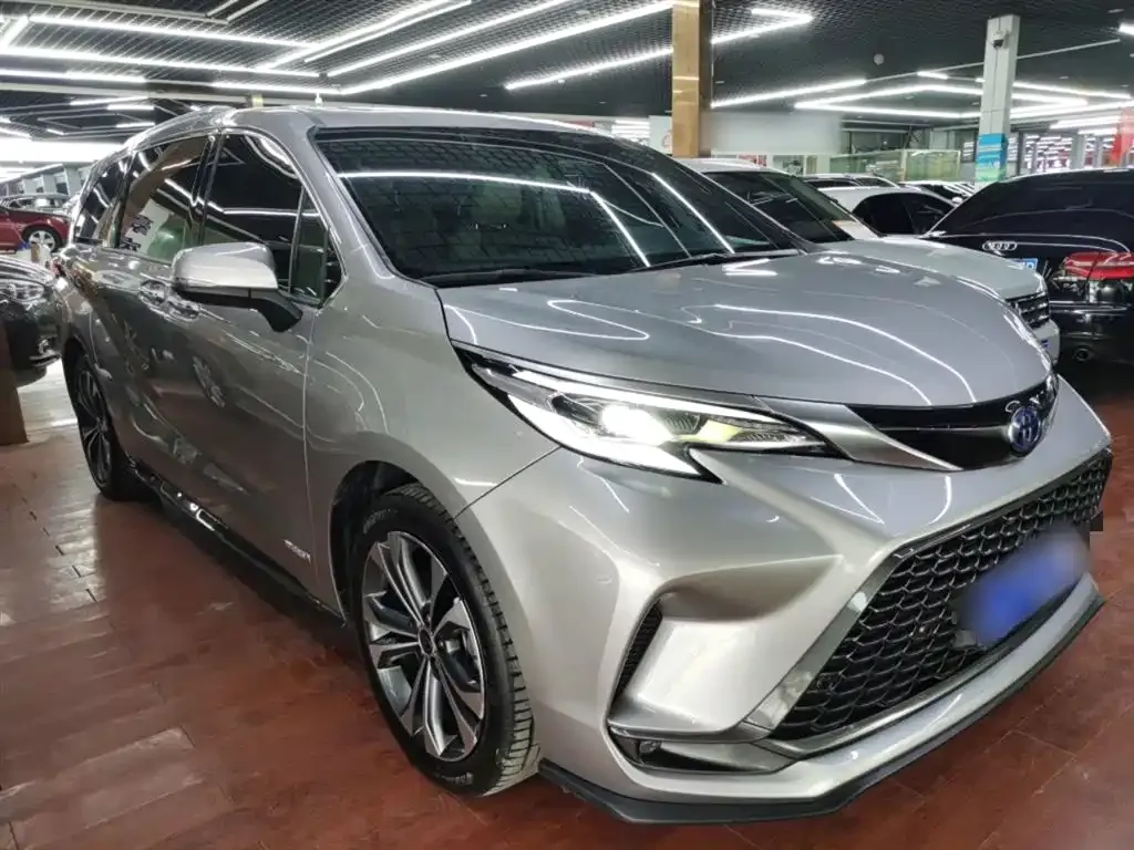 Toyota Granvia 2023 из CN, фото 10