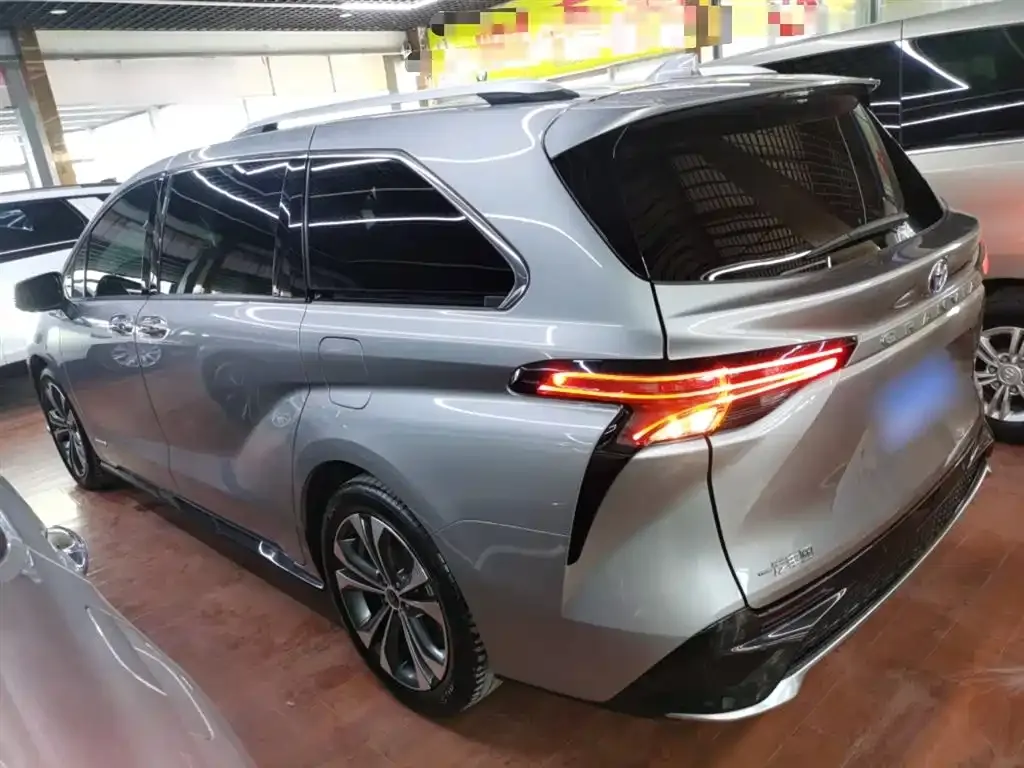 Toyota Granvia 2023 из CN, фото 4