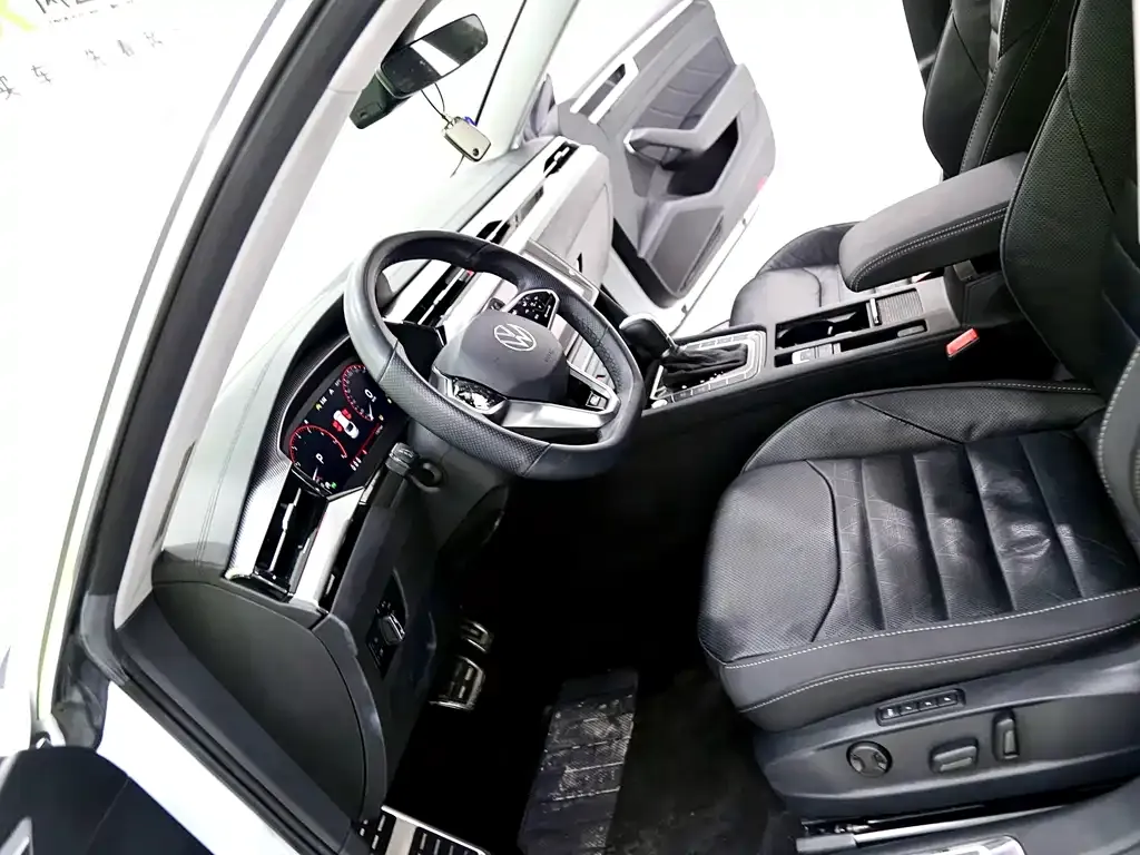 Volkswagen CC 2022 из CN, фото 8