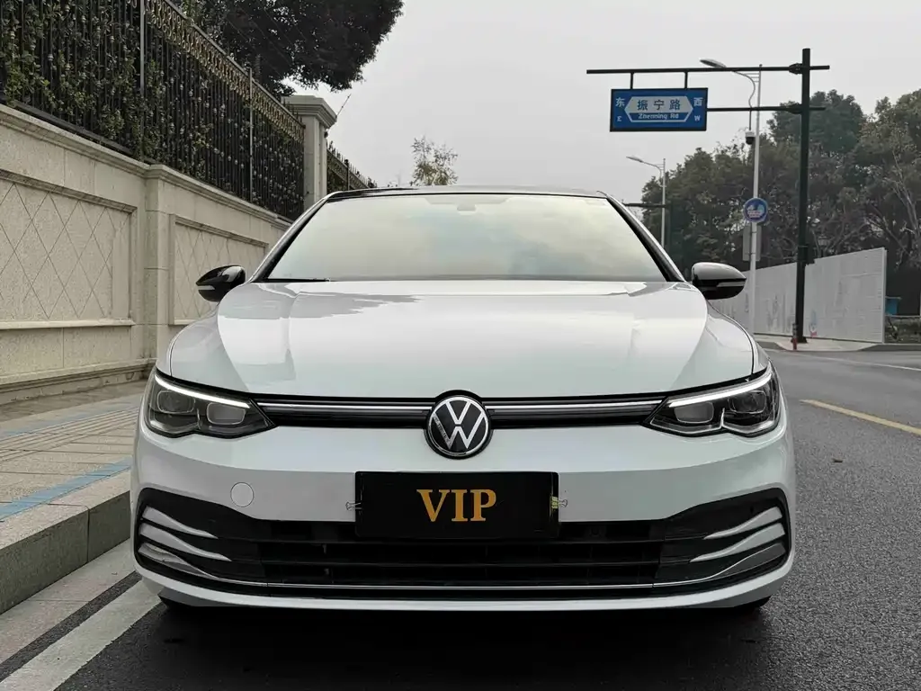 Volkswagen Golf 2023 из CN, фото 2