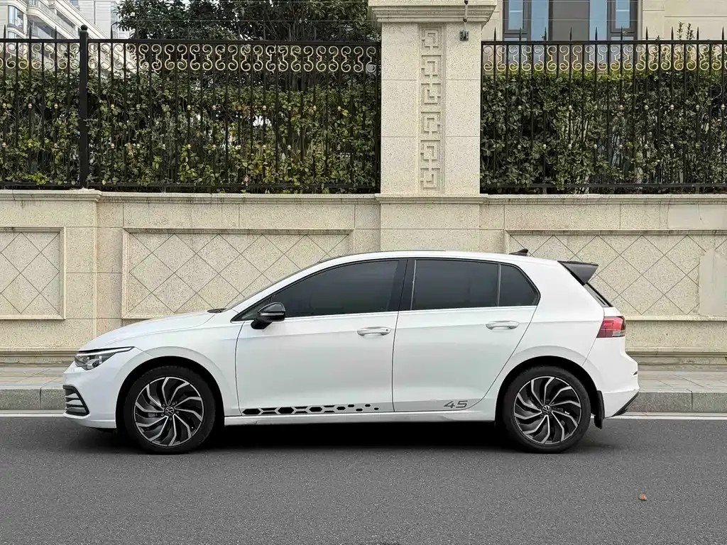 Volkswagen Golf 2023 из CN, фото 8