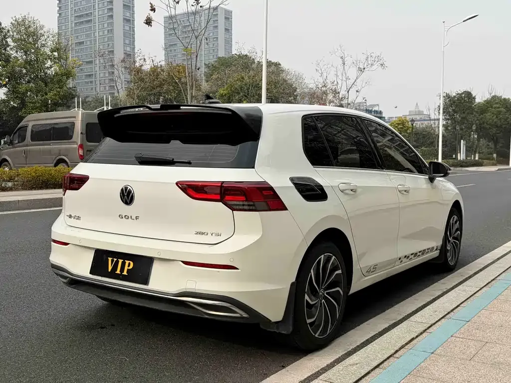 Volkswagen Golf 2023 из CN, фото 10