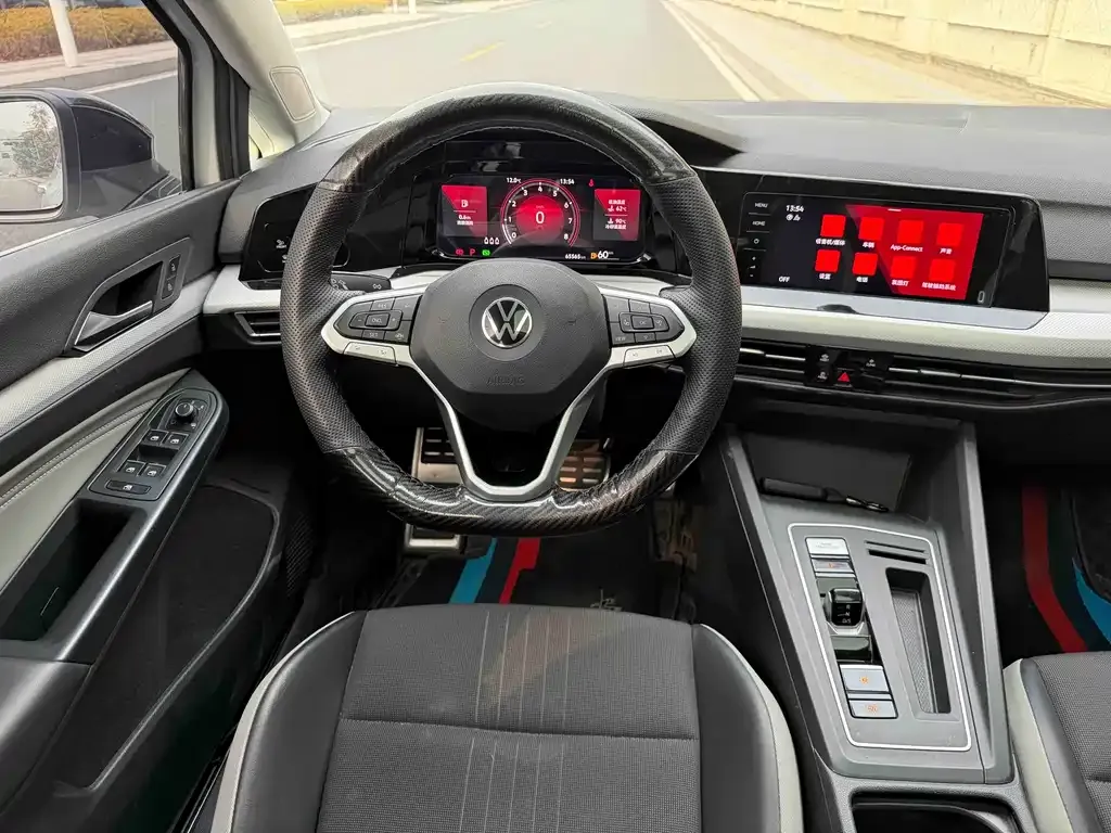 Volkswagen Golf 2023 из CN, фото 4