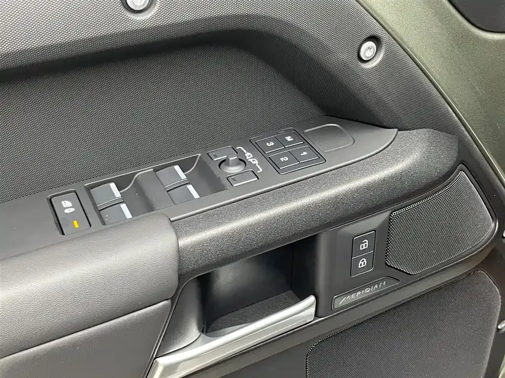Land Rover Defender 2025 из CN, фото 10
