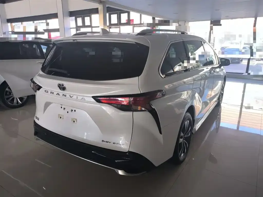 Toyota Granvia 2025 из CN, фото 3