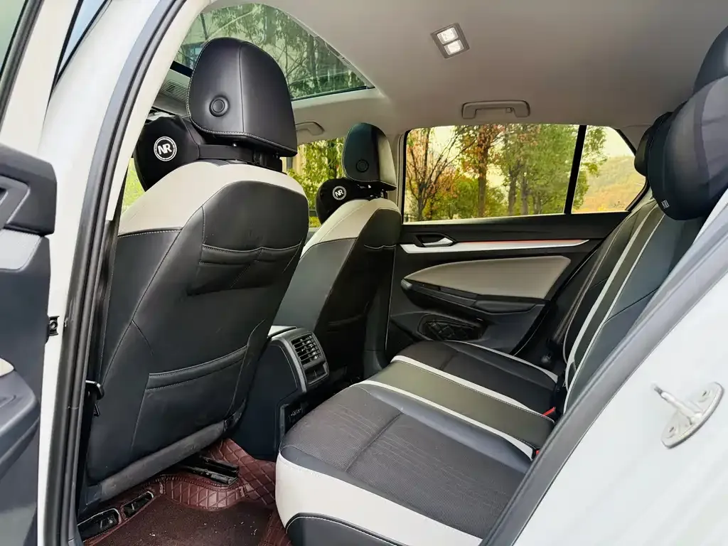 Volkswagen Golf 2022 из CN, фото 7