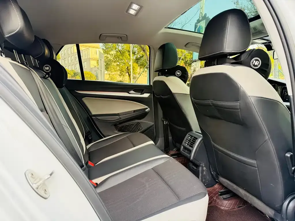 Volkswagen Golf 2022 из CN, фото 8