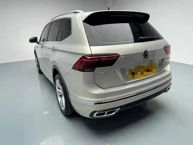 Volkswagen Tiguan L — фото 10