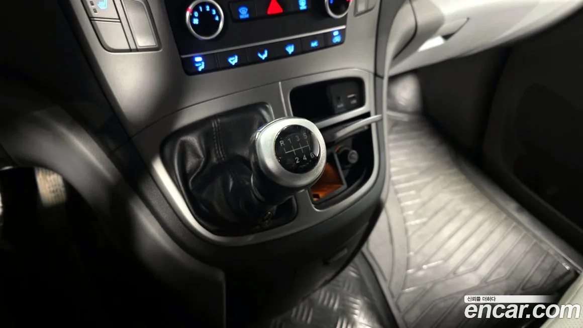 Hyundai Starex — фото 3