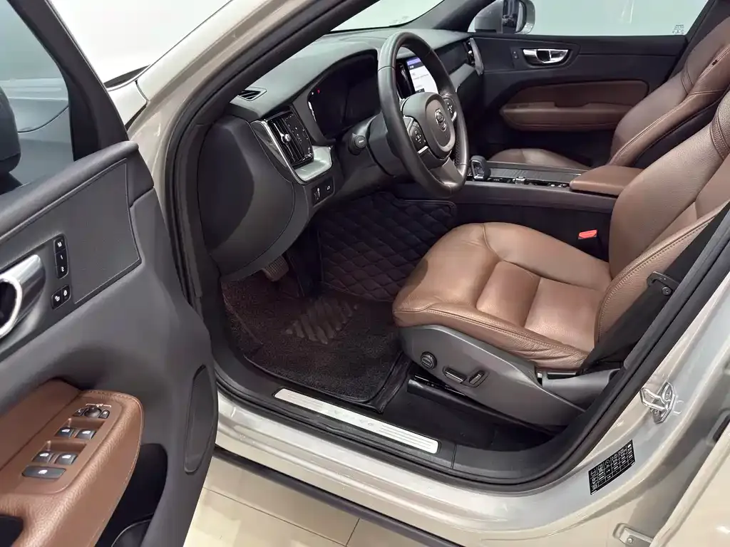 Volvo XC60 2022 из CN, фото 6