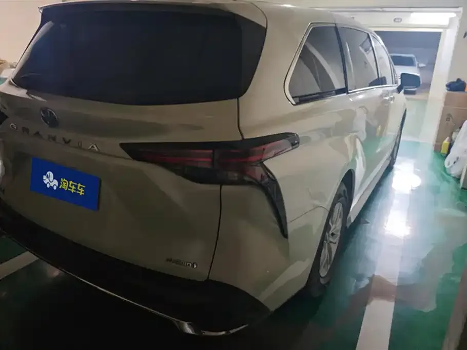 Toyota Granvia 2023 из CN, фото 3