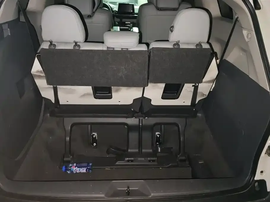 Toyota Granvia 2023 из CN, фото 8