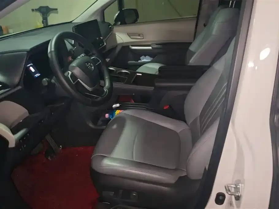 Toyota Granvia 2023 из CN, фото 2