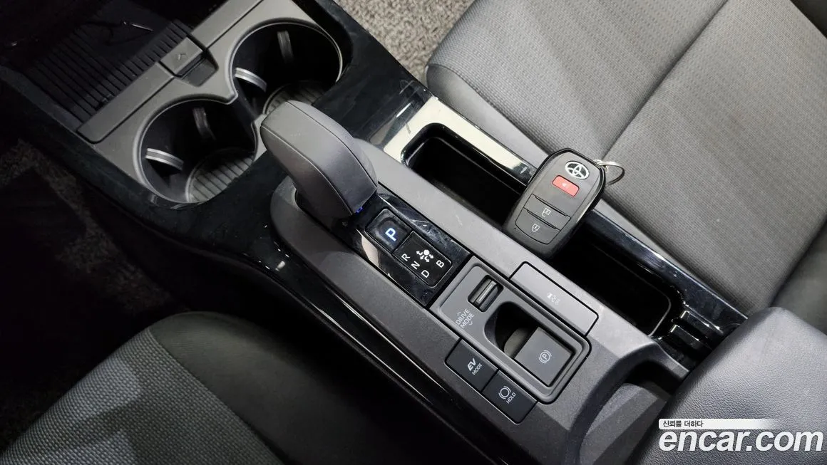 Toyota Prius 2024 из KR, фото 9