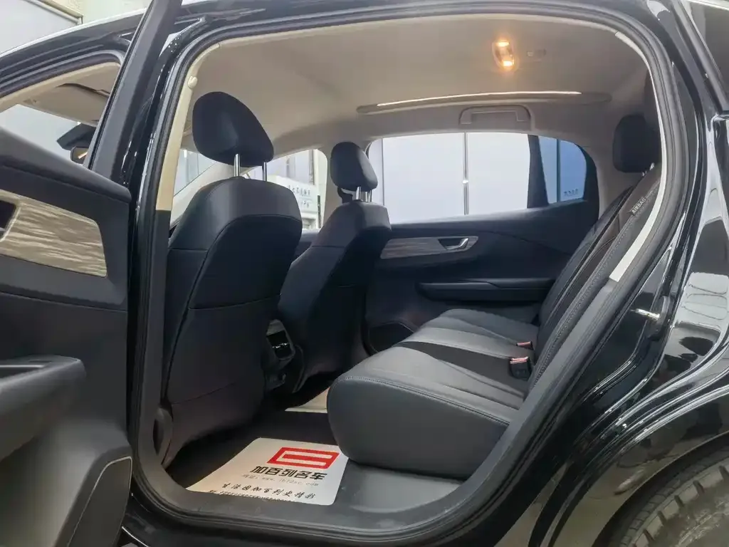 Hongqi E-QM5 2024 из CN, фото 7