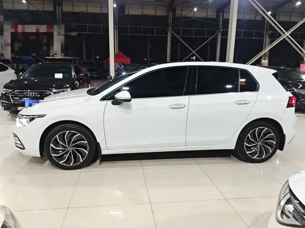 Volkswagen Golf 2023 из CN, фото 8