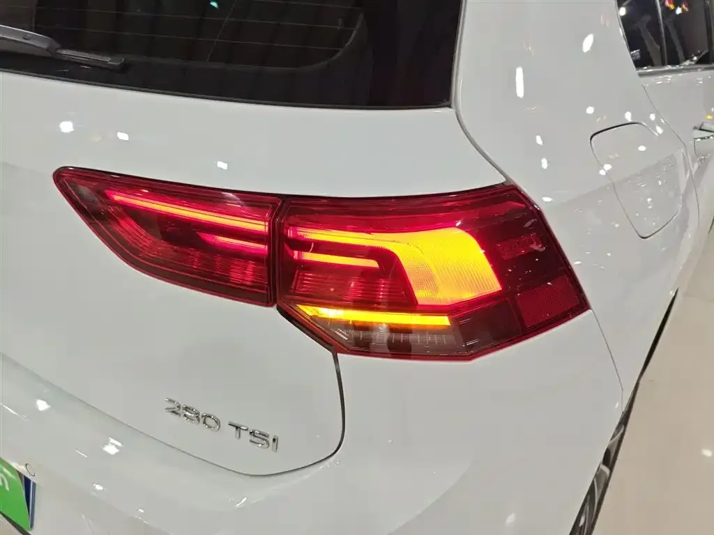 Volkswagen Golf 2023 из CN, фото 2