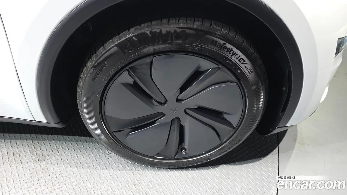 Tesla Model Y 2025 из KR, фото 2