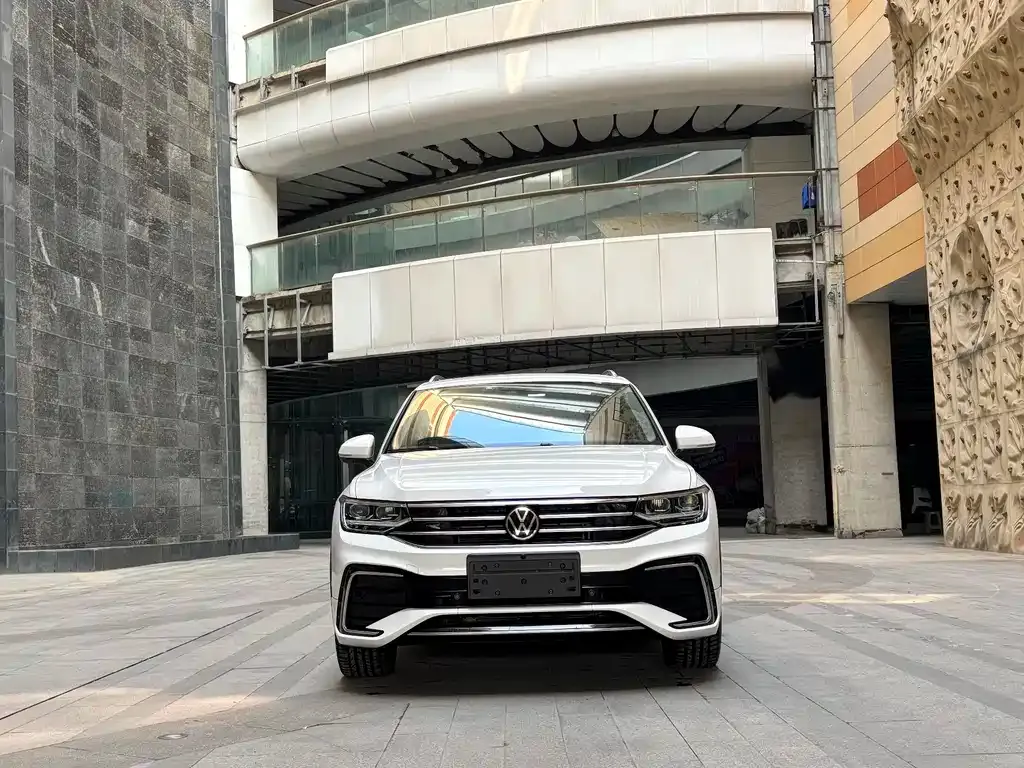 Volkswagen Tiguan L 2023 из CN, фото 2