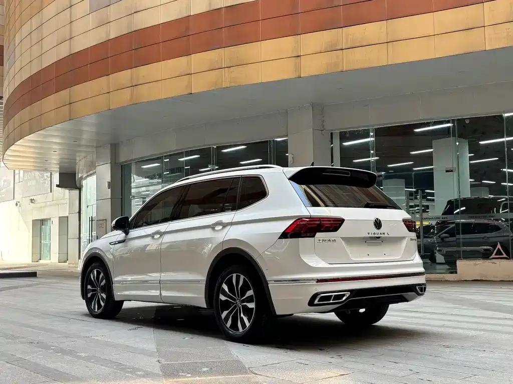 Volkswagen Tiguan L 2023 из CN, фото 4