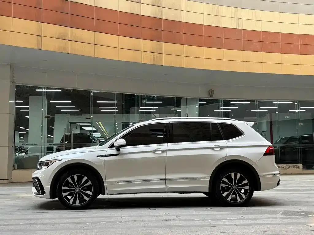Volkswagen Tiguan L 2023 из CN, фото 7