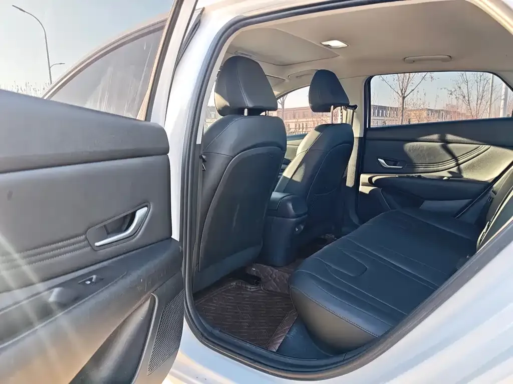 Hyundai Elantra 2021 из CN, фото 10