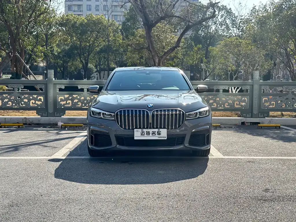 BMW 7 Series — фото 1