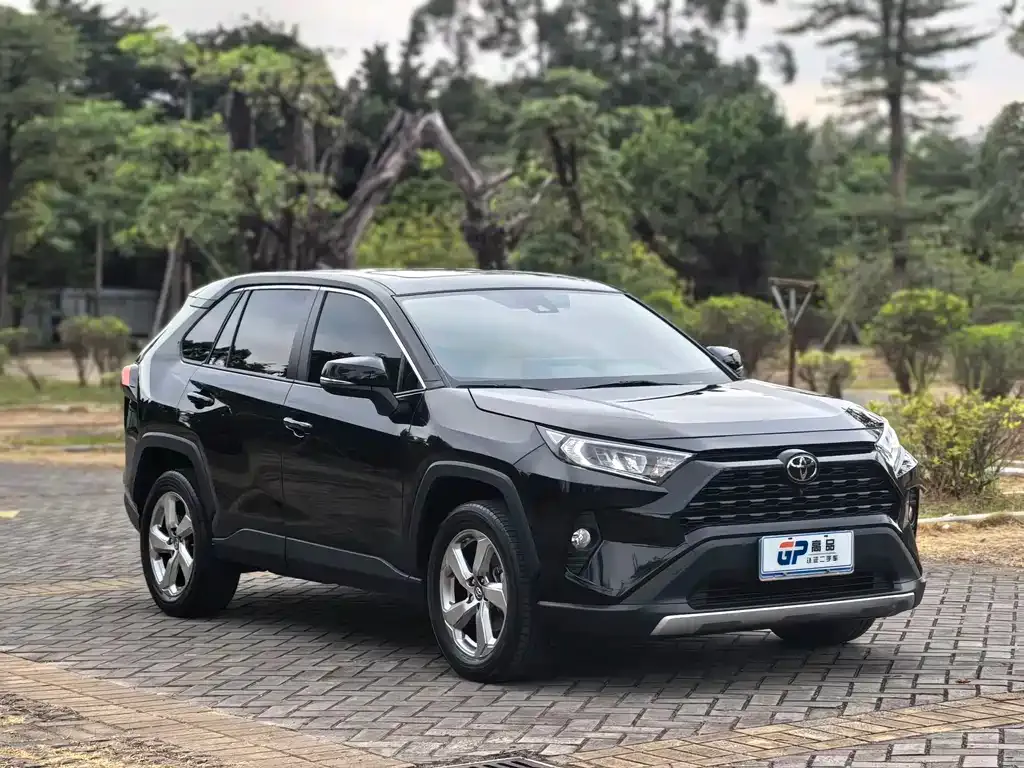 Toyota RAV4 — фото 3