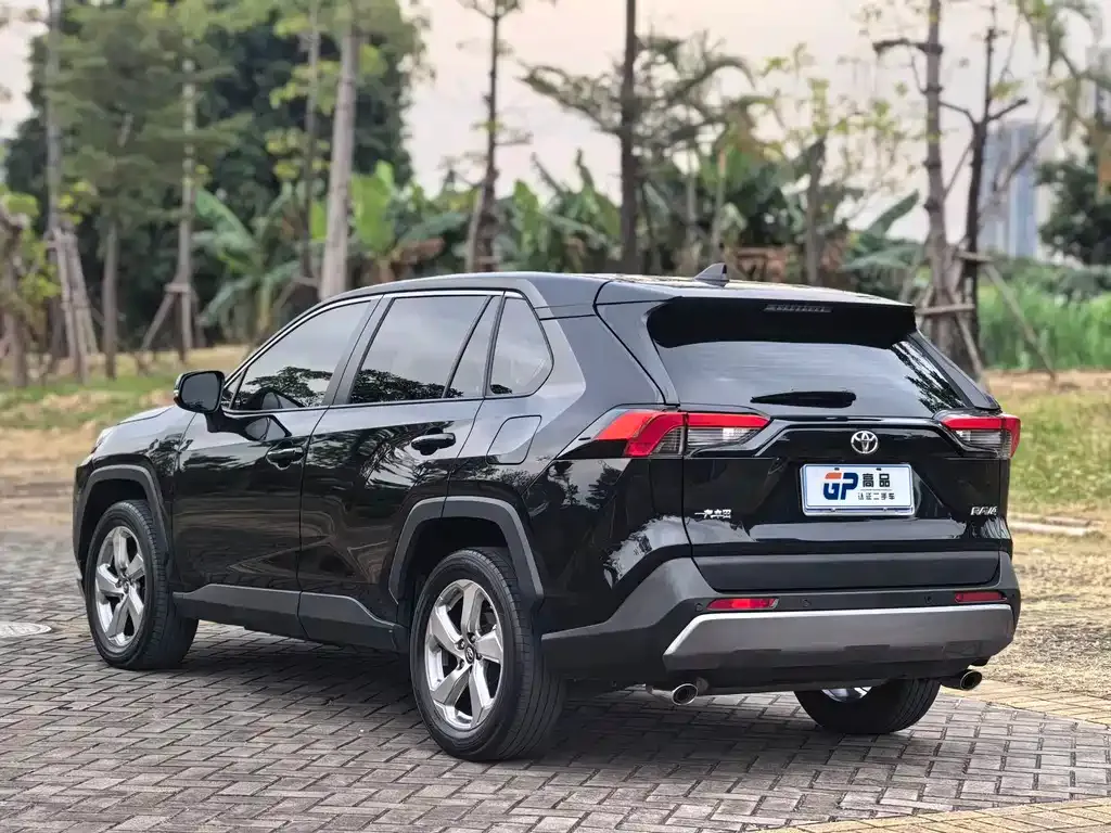 Toyota RAV4 — фото 6