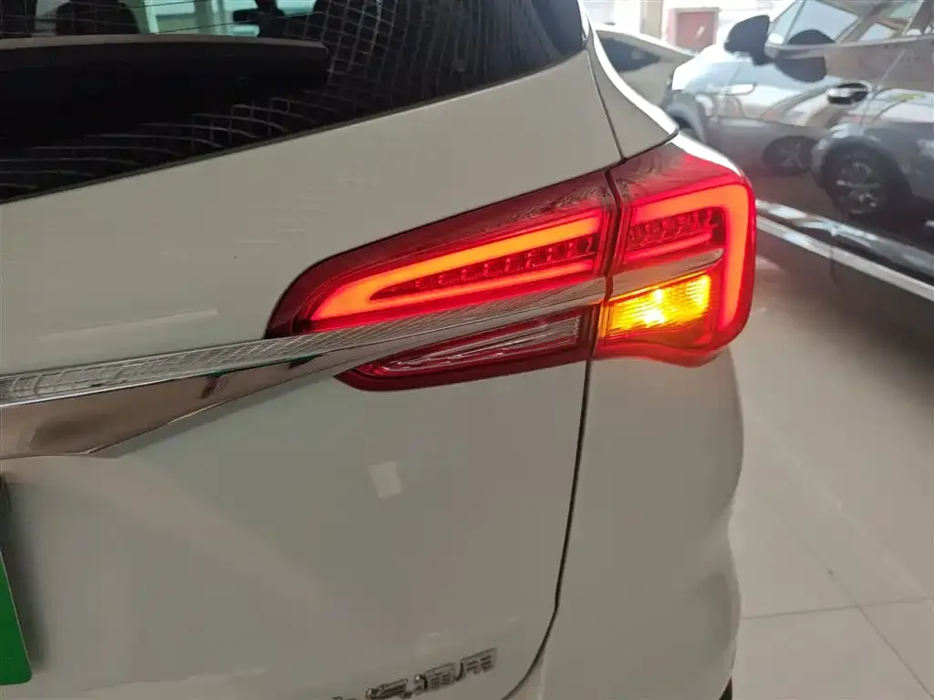 Buick Envision Plus — фото 2