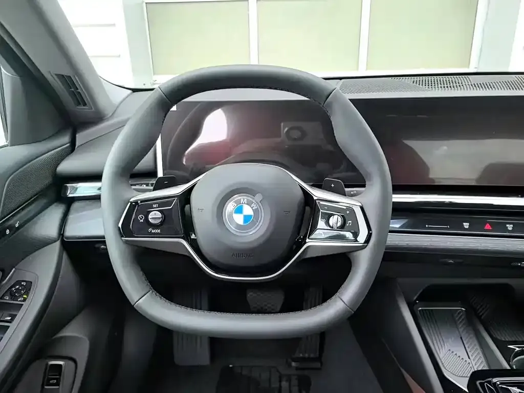 BMW 5 Series 2024 из CN, фото 8