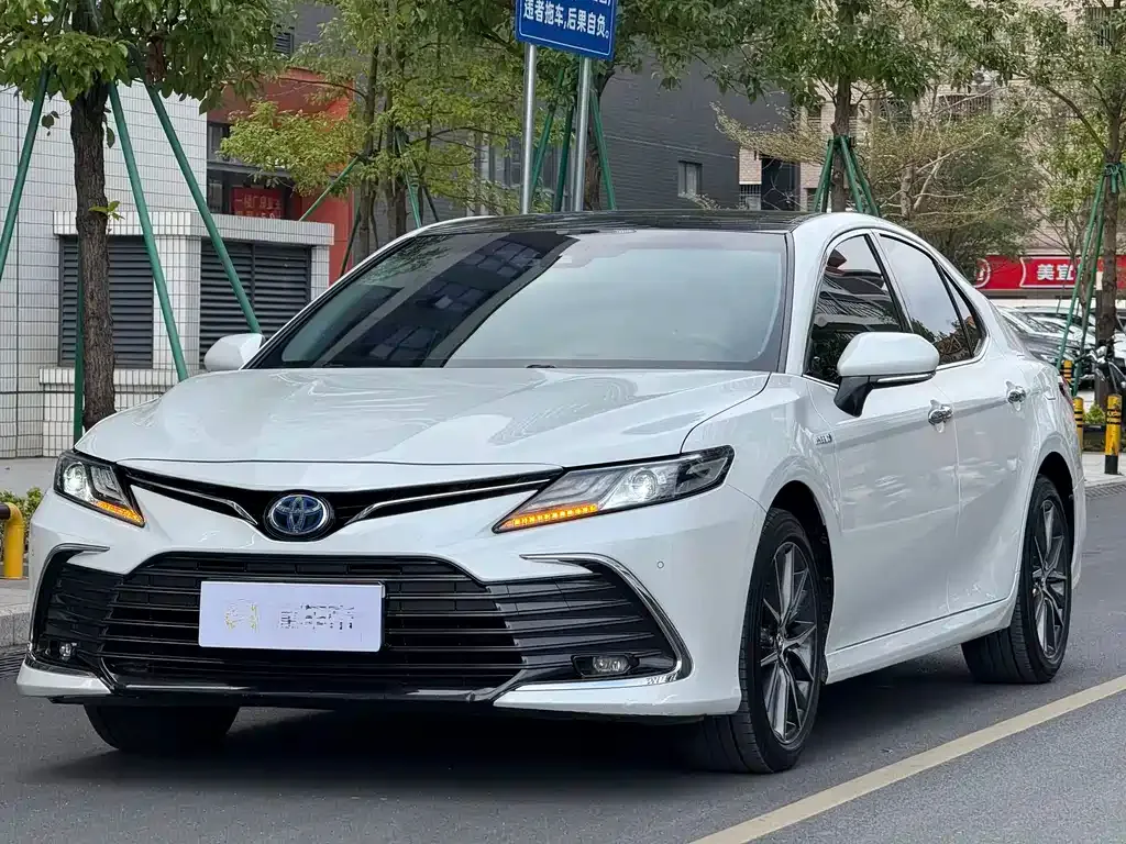 Toyota Camry 2023 из CN, фото 1