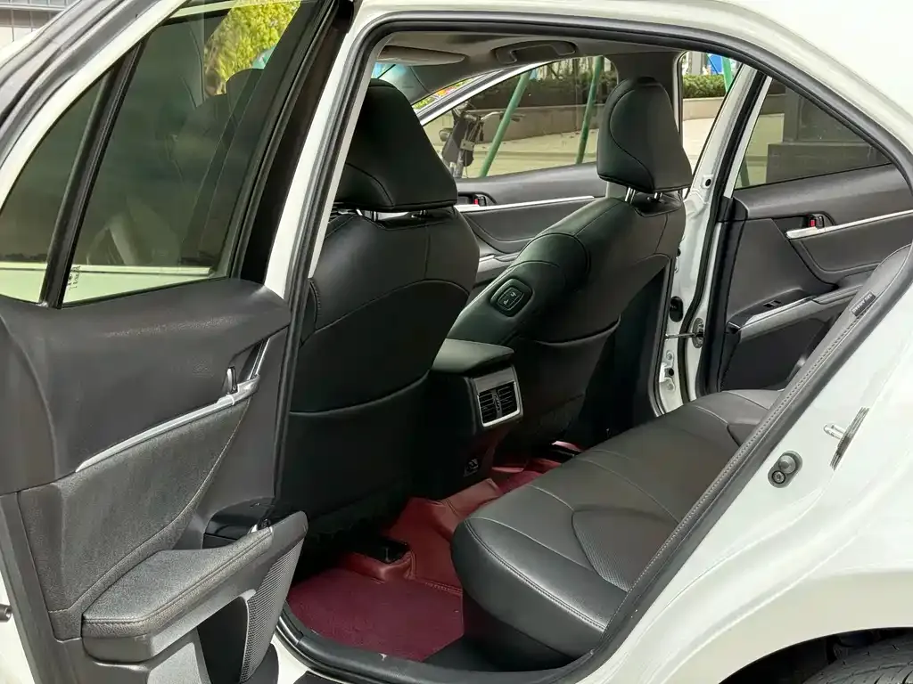 Toyota Camry 2023 из CN, фото 9