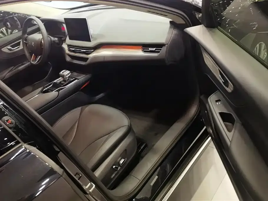 Hongqi E-QM5 2024 из CN, фото 3