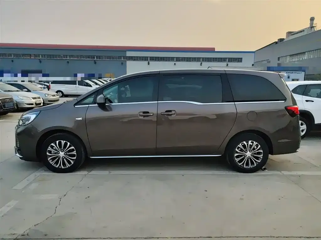 Buick GL8 2023 из CN, фото 5
