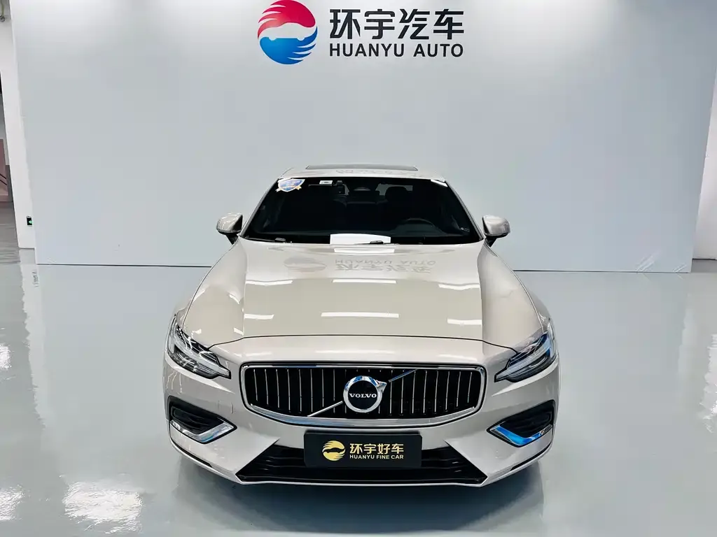 Volvo S60 2023 из CN, фото 3
