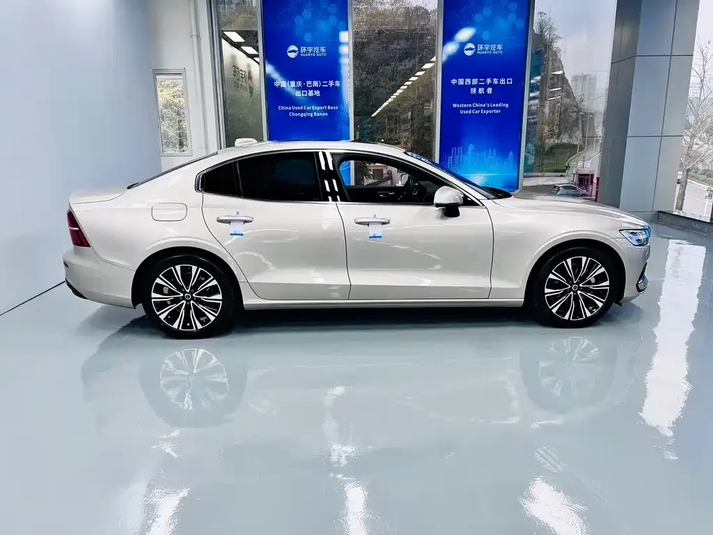 Volvo S60 2023 из CN, фото 6