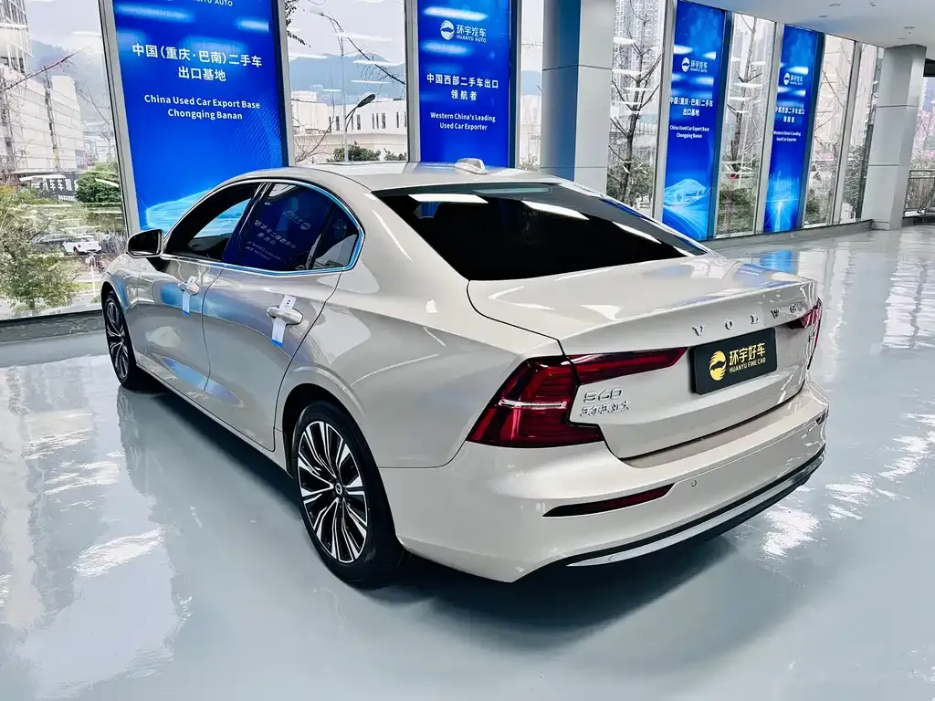 Volvo S60 2023 из CN, фото 4