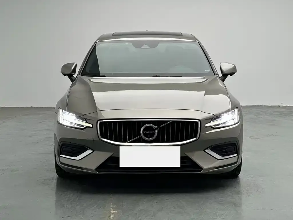 Volvo S60 2022 из CN, фото 4