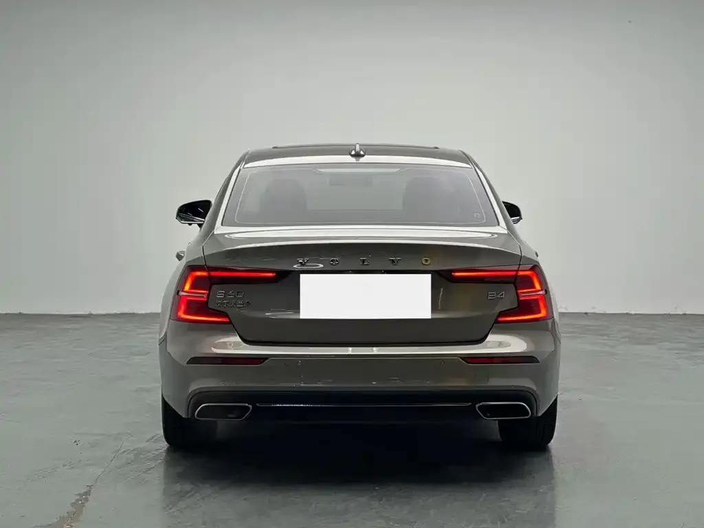 Volvo S60 2022 из CN, фото 3