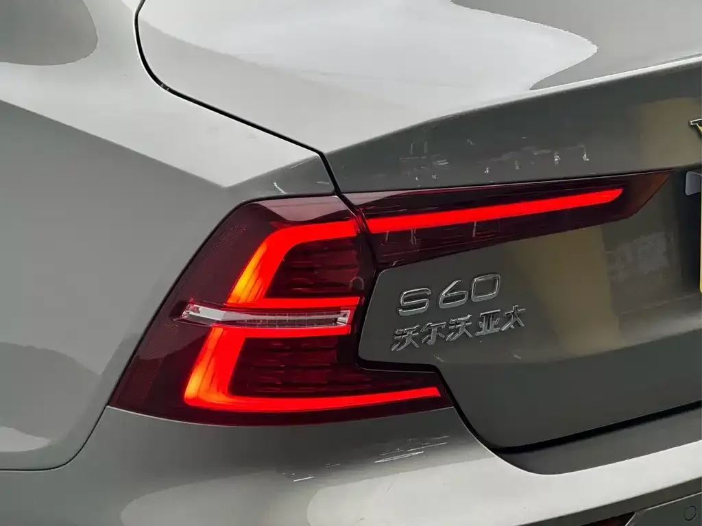 Volvo S60 2022 из CN, фото 5