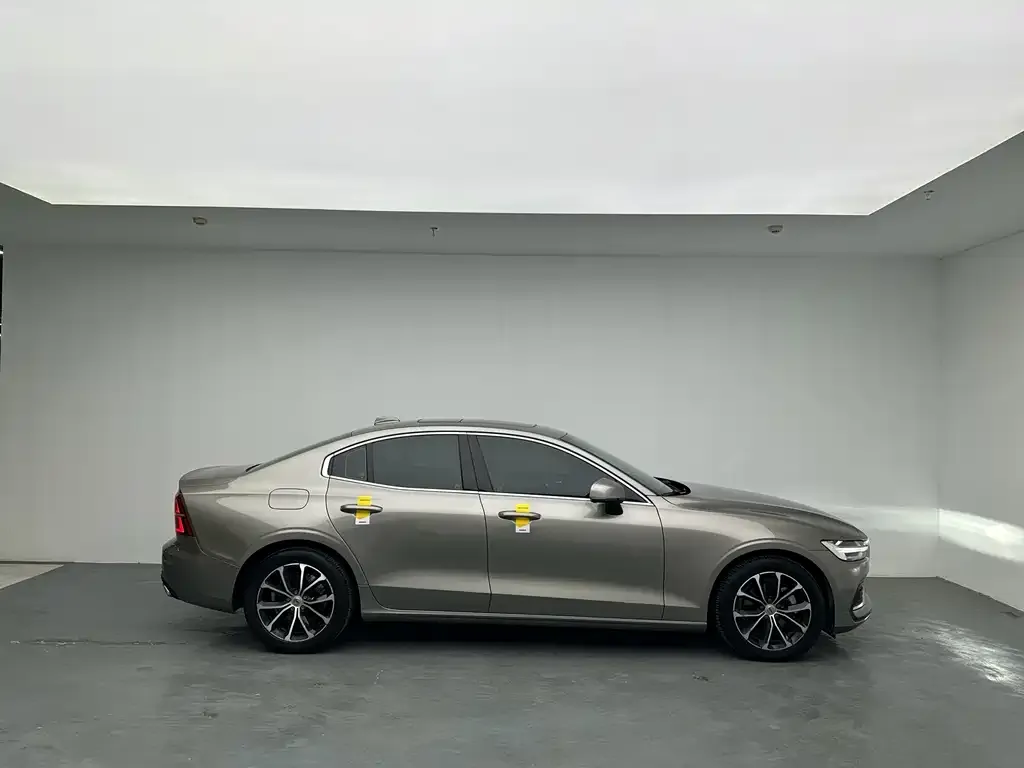 Volvo S60 2022 из CN, фото 8