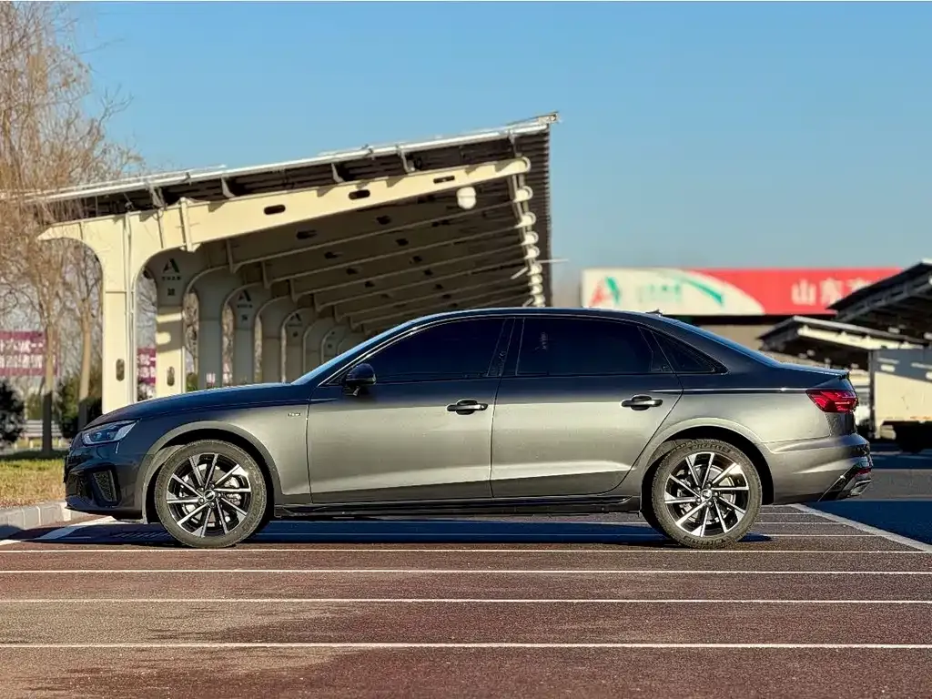 Audi A4L 2023 из CN, фото 6