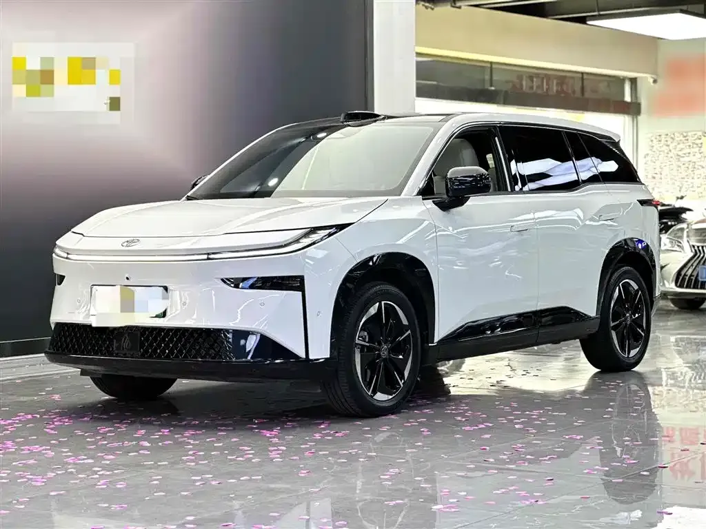 Toyota Platinum 3X 2025 из CN, фото 1